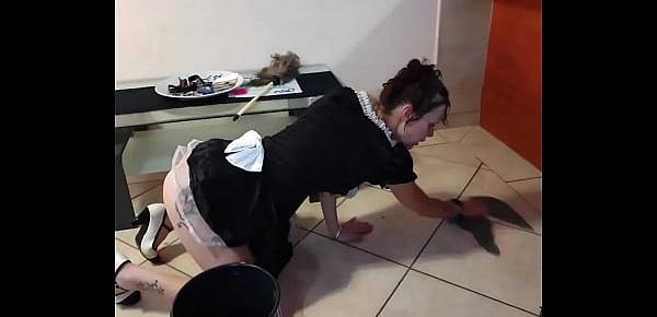  Domestic cleaner gets a face full of piss and cleans it up